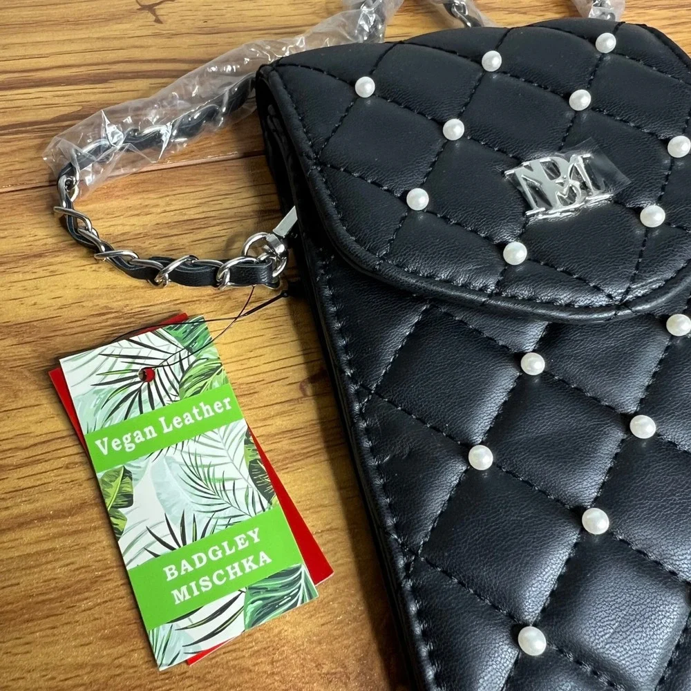 Badgley Mischka Crossbody Phone Case Black Pearl Quilted Vegan‎ Leather NWT